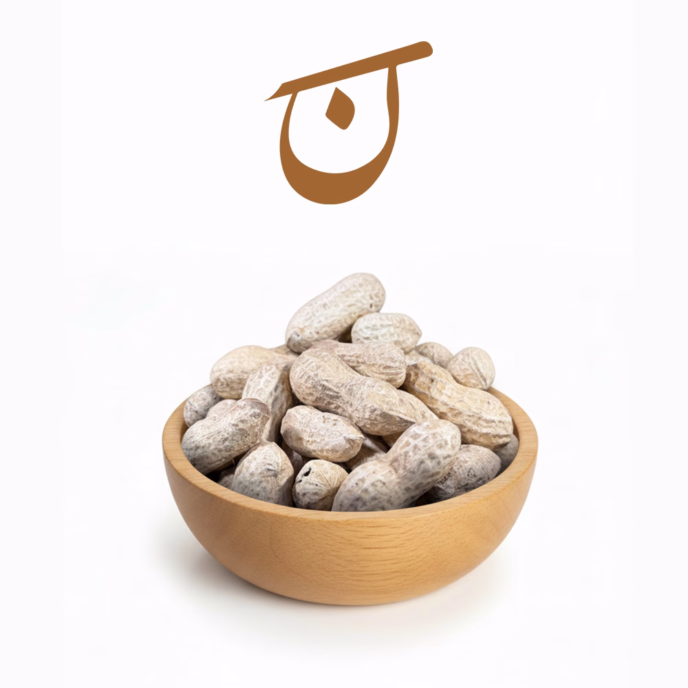 بادام زمینی خام 93044 بادام زمینی خام با پوست تازه در کاسه چوبی