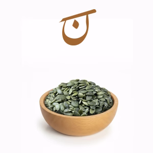 کاسه چوبی مغز تخمه کدو خام سبز تازه