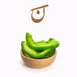 کاسه‌ای چوبی پر از میوه خشک پومیلو سبز