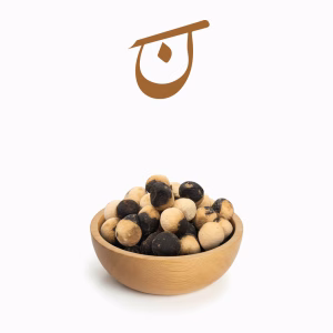 کشک دو رنگ قره قروتی در کاسه چوبی