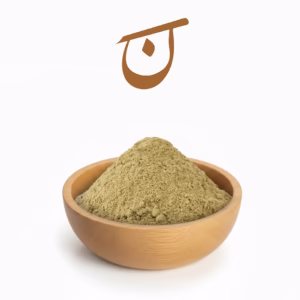 کاسه چوبی حاوی ادویه پیتزا تازه و معطر