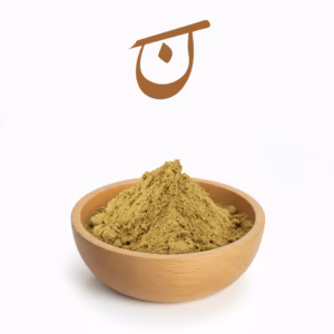 پودر ادویه سوسیس با کیفیت عالی در کاسه چوبی.