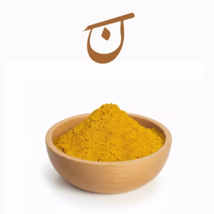 کاسه چوبی حاوی ادویه گوشت زرد رنگ