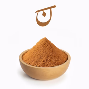 پودر دارچین خالص و مرغوب در کاسه چوبی قهوه‌ای.