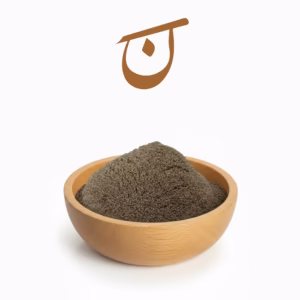 کاسه‌ای چوبی پر از پودر فلفل سیاه مرغوب و تازه