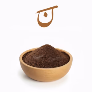 کاسه چوبی حاوی پودر لیمو سیاه عمانی تازه