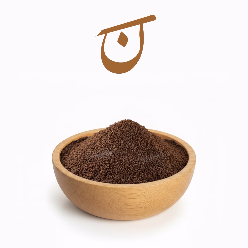 کاسه چوبی حاوی پودر لیمو سیاه عمانی تازه کاسه چوبی حاوی پودر لیمو سیاه عمانی تازه