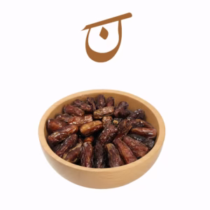 کاسه چوبی حاوی خرما پیاروم تازه و با کیفیت